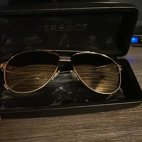 Real Versace glasses only wore them a few times - Picture 2 of 3